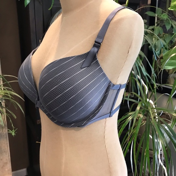 Victoria’s Secret very sexy push-up pinstripe bra - Picture 2 of 7